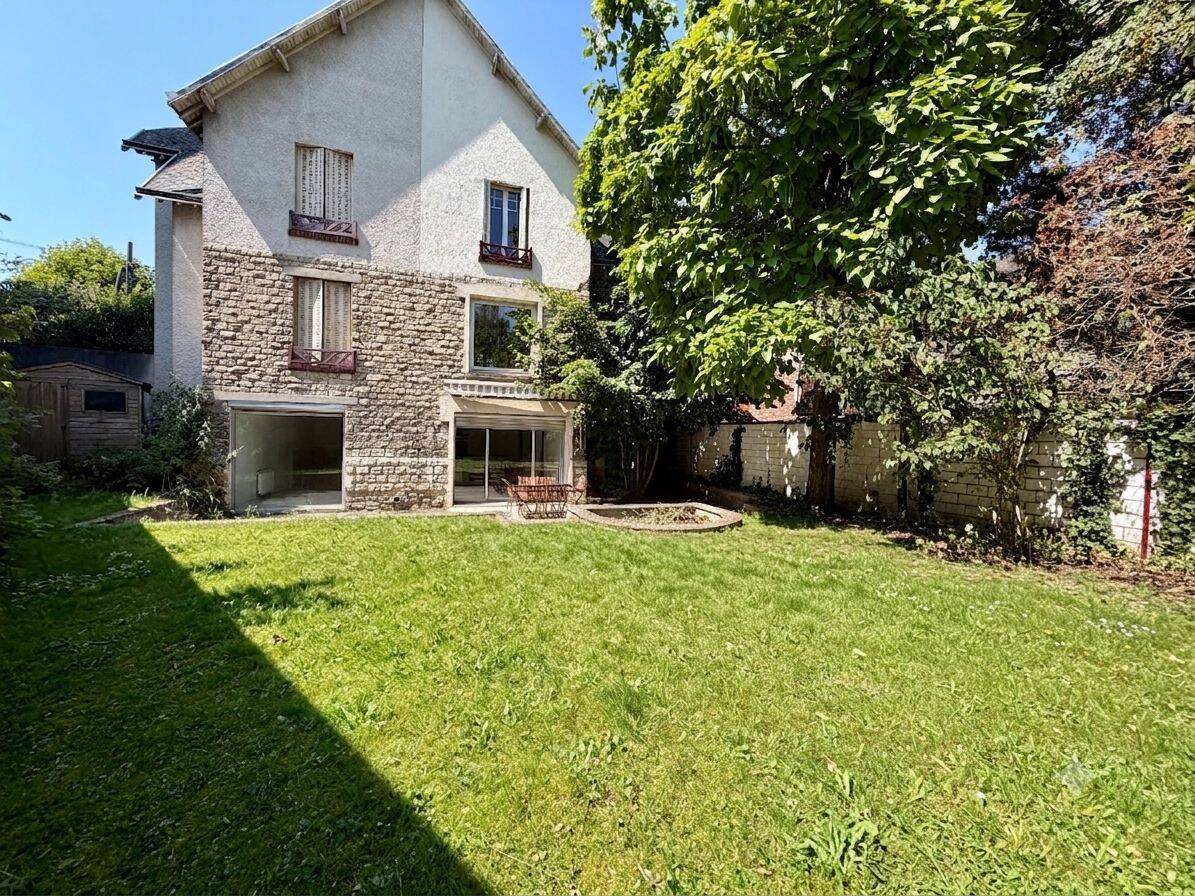 Maison 5 pièces 154 m² · à Chantilly · 154,4 m² · 1 900 €
