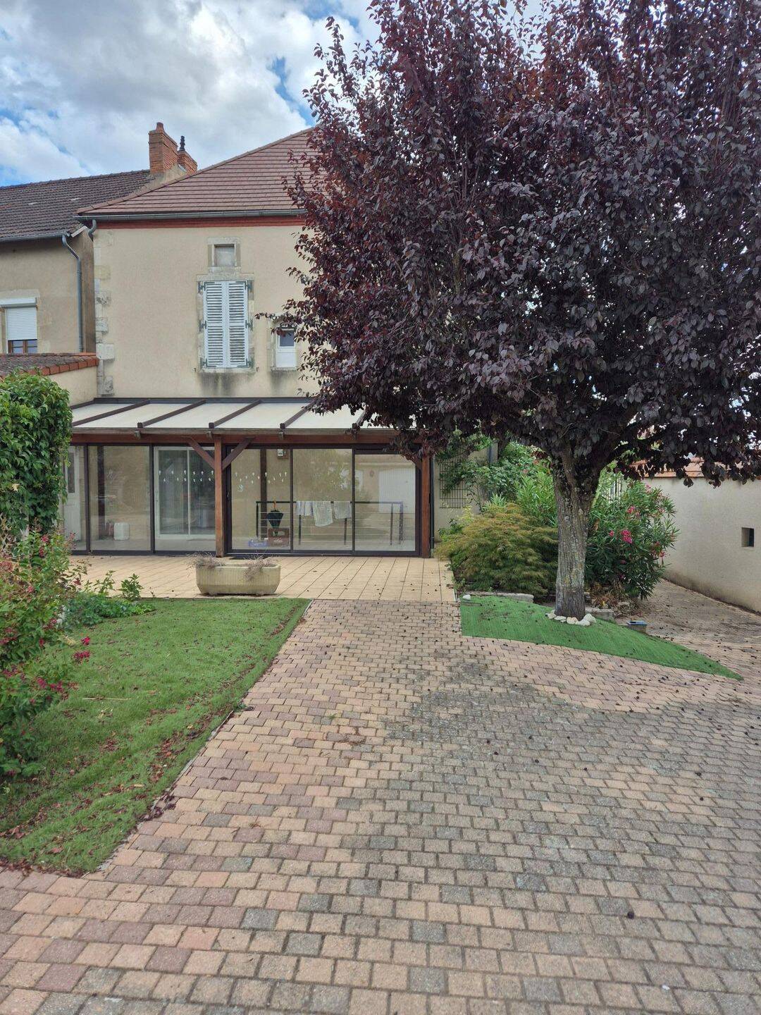 Maison 8 pièces 180 m² · à Escurolles · 180 m² · 279 000 €