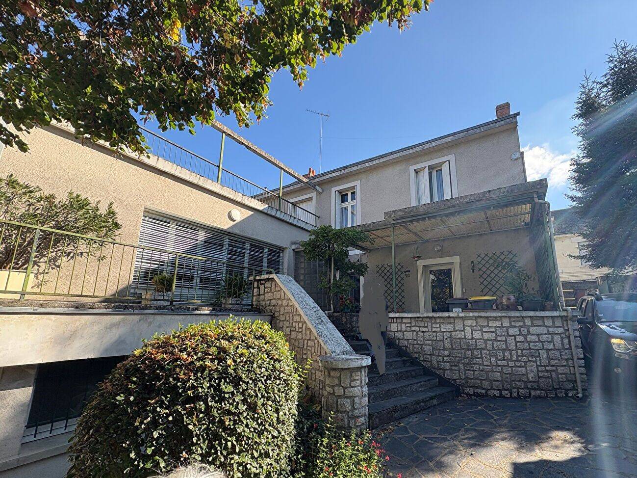 Maison 8 pièces 178 m² · à Longué-Jumelles · 178 m² · 159 900 €