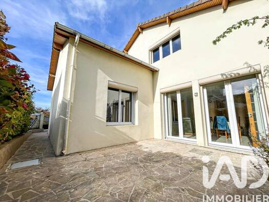 Maison à vendre 539 000 € 6 pièces 5 chambres 121 m² 433 m² de terrain Langevin Saint-Cyr-l'École 78210