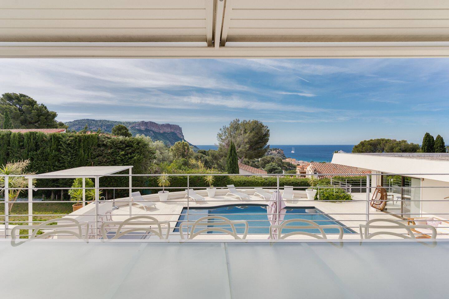Maison 7 pièces 328 m² · à Cassis · 328,5 m² · 12 500 €/mois