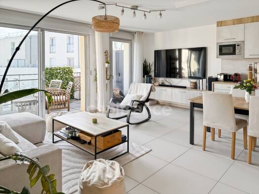 Appartement à vendre 416 000 € 3 pièces 2 chambres 64 m² Étage 3/4 Ouest Ferney-Voltaire 01210