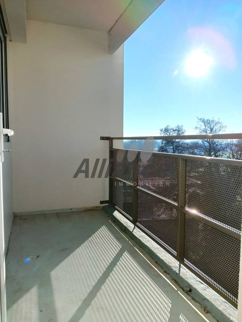 Appartement à vendre 71 000 € 3 pièces 2 chambres 66 m² Étage 4/5 Luxeuil les Bains 70300