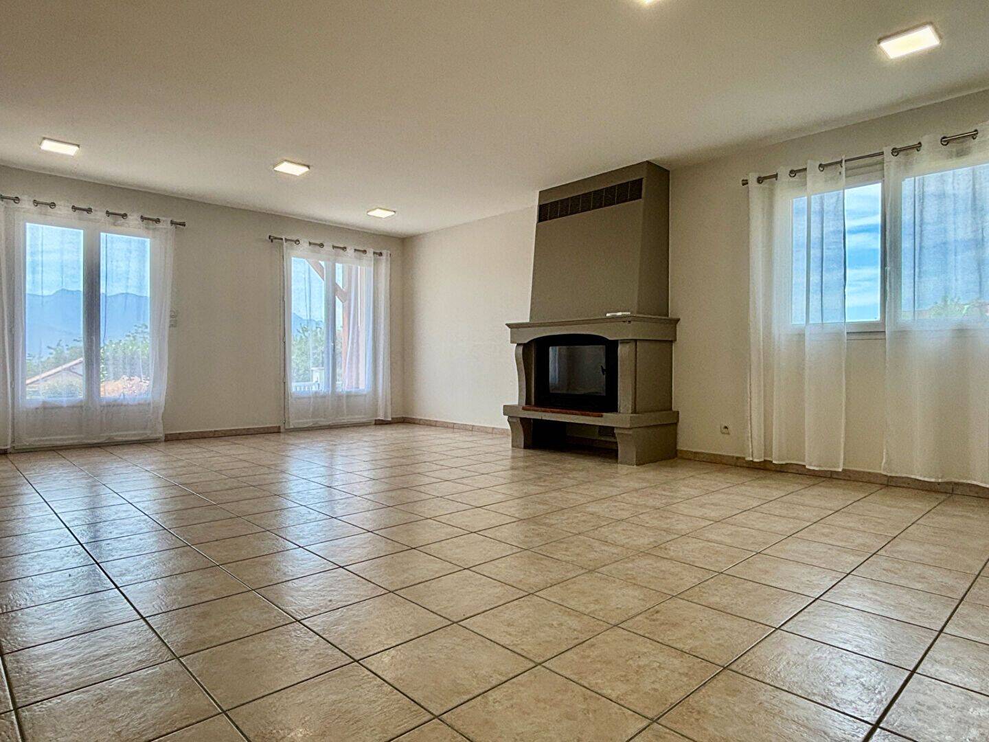 Maison 4 pièces 108 m² · à Saint-Cassien · 108 m² · 1 535 €/mois