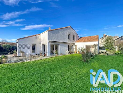 Maison à vendre 332 000 € 7 pièces 4 chambres 224 m² 1 984 m² de terrain Coulonges-sur-l'Autize 79160