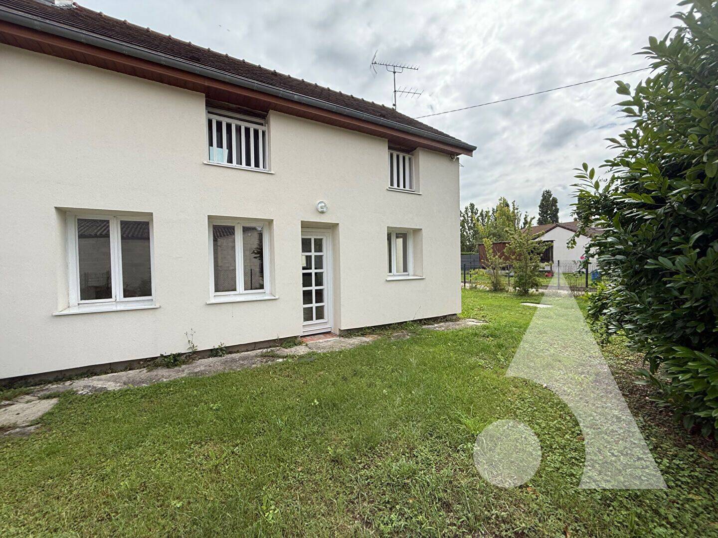 Maison 4 pièces 91 m² · à Rouilly-Saint-Loup · 91 m² · 750 €
