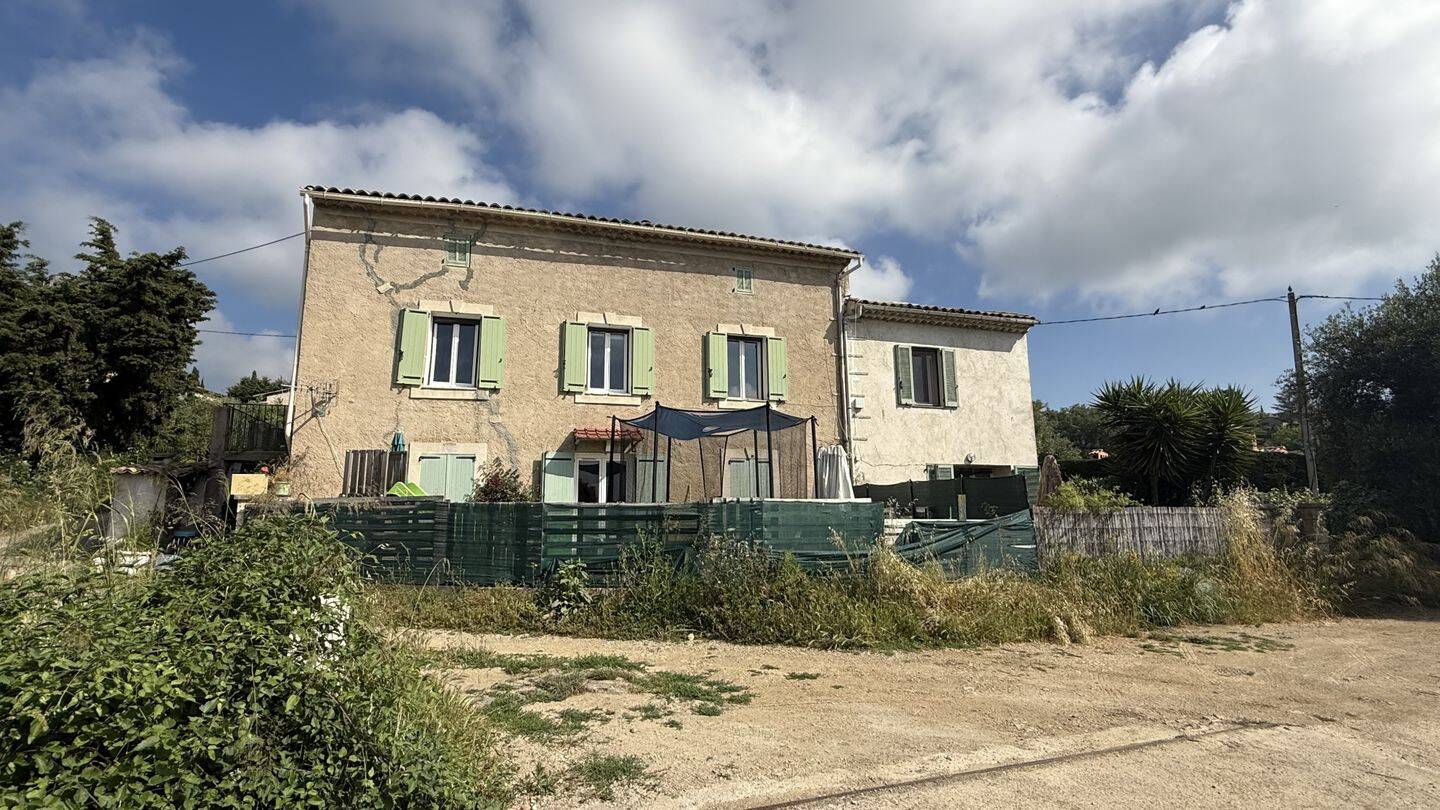 Maison 10 pièces 229 m² · à Châteauneuf-Grasse · 229 m² · 526 000 €