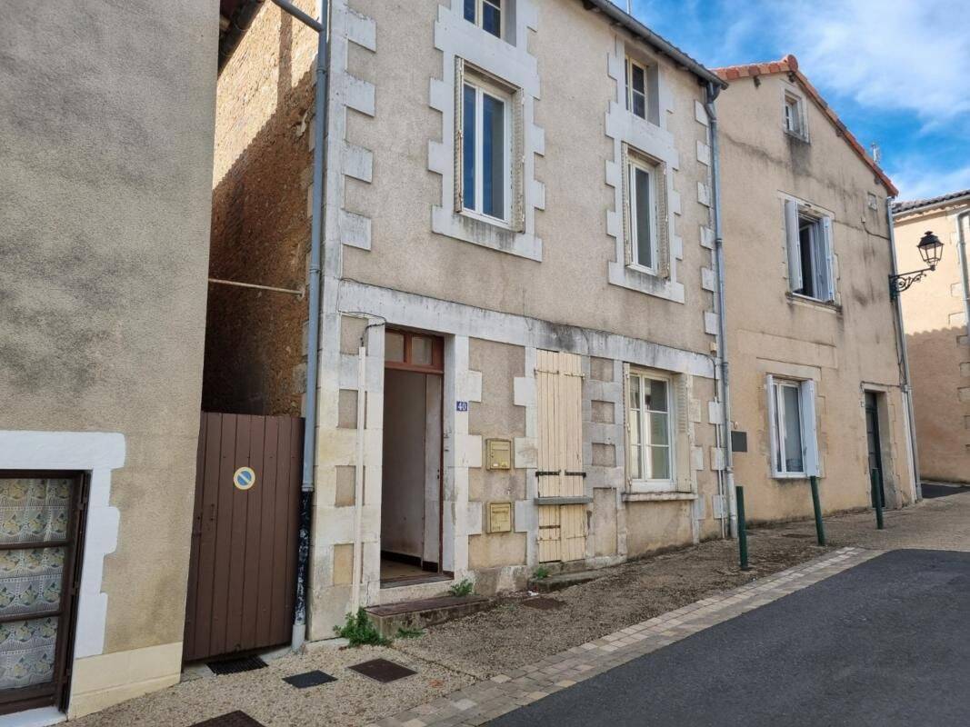 Maison 6 pièces 136 m² · à Lussac-les-Châteaux · 136 m² · 155 000 €