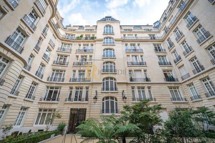 Appartement 5 pièces 156 m² · à Paris 17ème Arrondissement · 155,9 m² · 5 000 €/mois