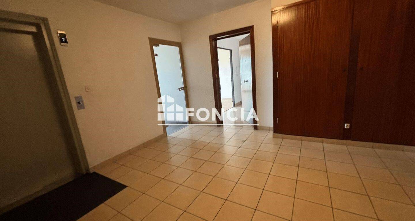 Appartement 3 pièces 71 m² · à Sainte-Foy-lès-Lyon · 70,9 m² · 1 024 €