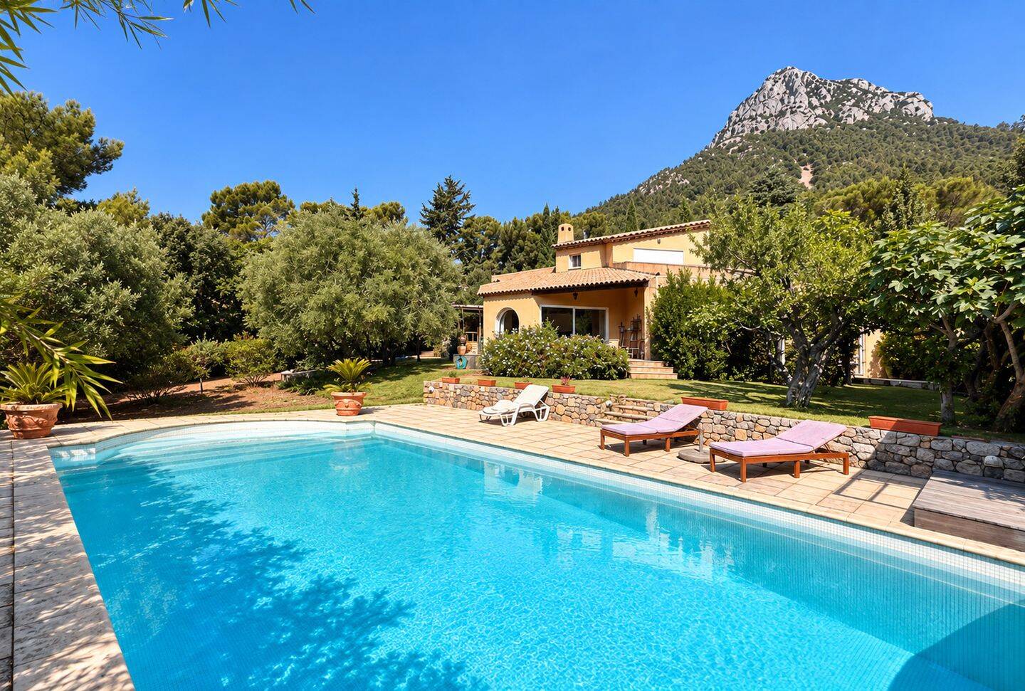 Maison 6 pièces 215 m² · à La Valette-du-Var · 215 m² · 1 150 000 €