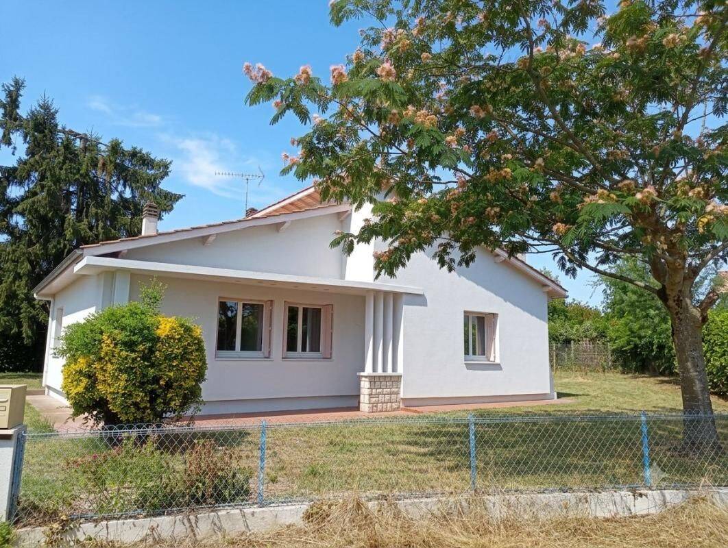Maison 4 pièces 100 m² · à Saint-Pierre-du-Mont · 100 m² · 970 €