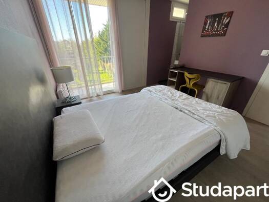 Maison à louer 650 € 1 pièce 1 chambre disponible dès maintenant Plume la Boule-Raba Talence 33400