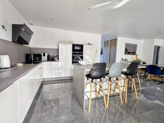 Maison de plain-pied à vendre 289 000 € 5 pièces 3 chambres 99,6 m² 457 m² de terrain Prairie-Promelles-Faubourg du Soleil Alès 30100