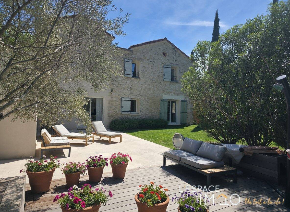 Maison 7 pièces 185 m² · à Saint-Saturnin-lès-Avignon · 185 m² · 849 000 €