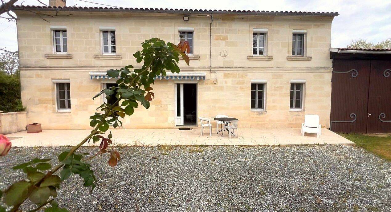 Maison 8 pièces 200 m² · à Coutras · 200 m² · 440 000 €