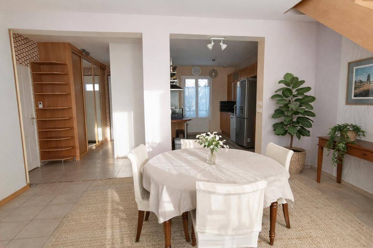 Maison 7 pièces 157 m² · à Varennes-Jarcy · 157 m² · 386 000 €