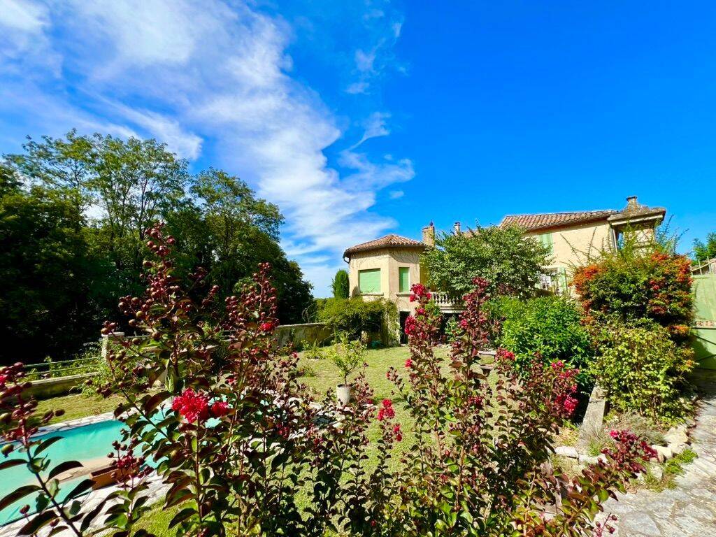 Maison 14 pièces 320 m² · à Saint-Victor-la-Coste · 320 m² · 645 000 €