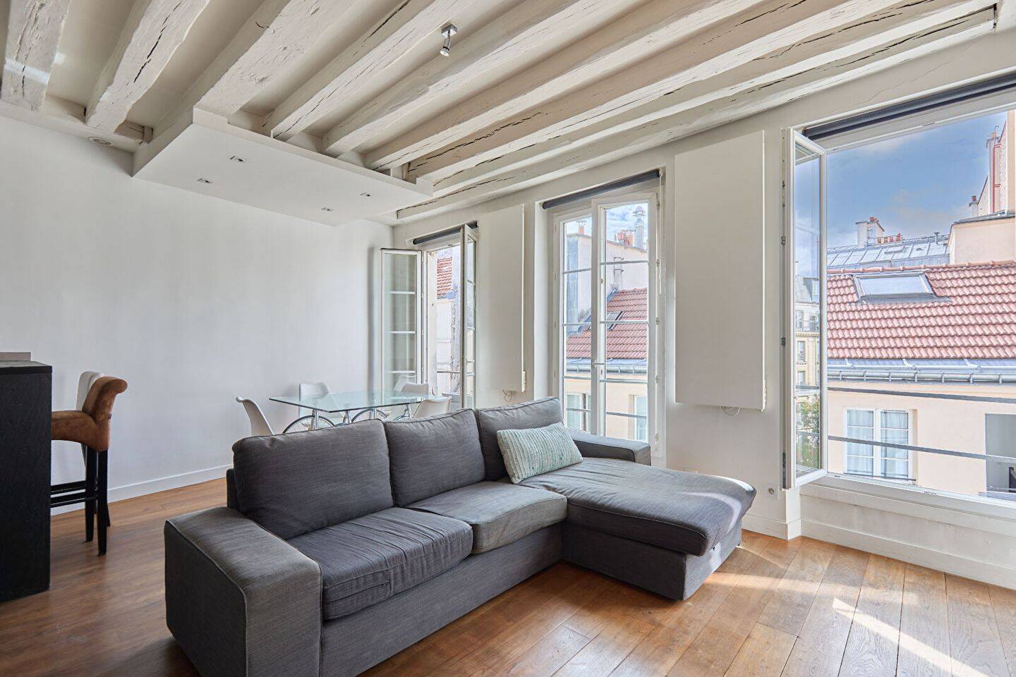 Appartement 2 pièces 50 m² · à Paris 1er Arrondissement · 49,8 m² · 2 000 €/mois