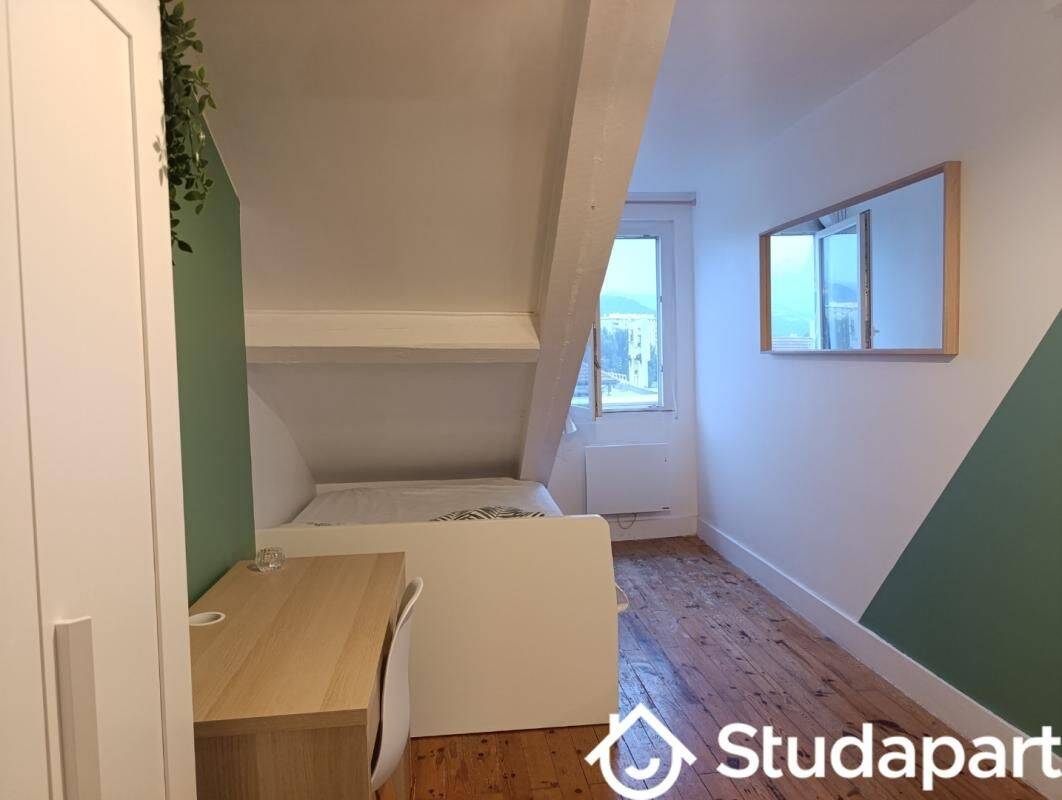 1 pièce 12 m² · à La Tronche · 12 m² · 446 €