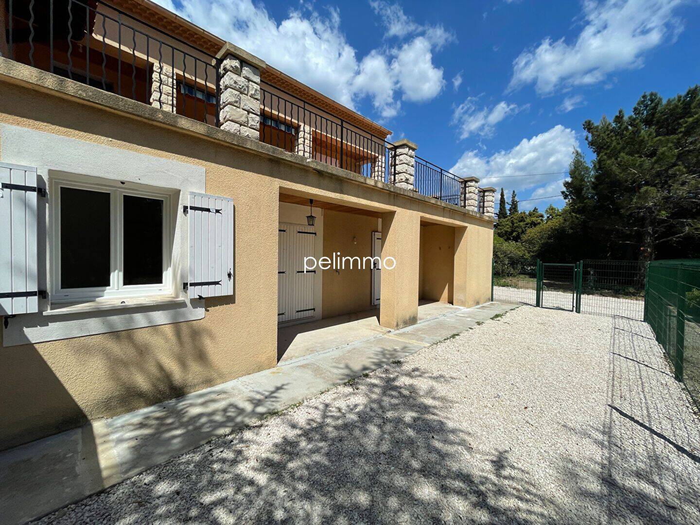 Appartement 4 pièces 88 m² · à Aureille · 88 m² · 1 140 €