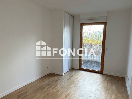 Appartement à louer 941 € 3 pièces 2 chambres 84,3 m² RDC Brouets Gare Mantes-la-Ville 78711