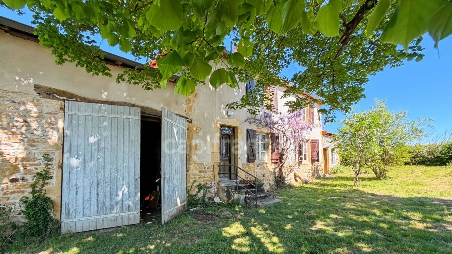 Maison 7 pièces 170 m² · à Saint-Julien-de-Jonzy · 170 m² · 135 000 €