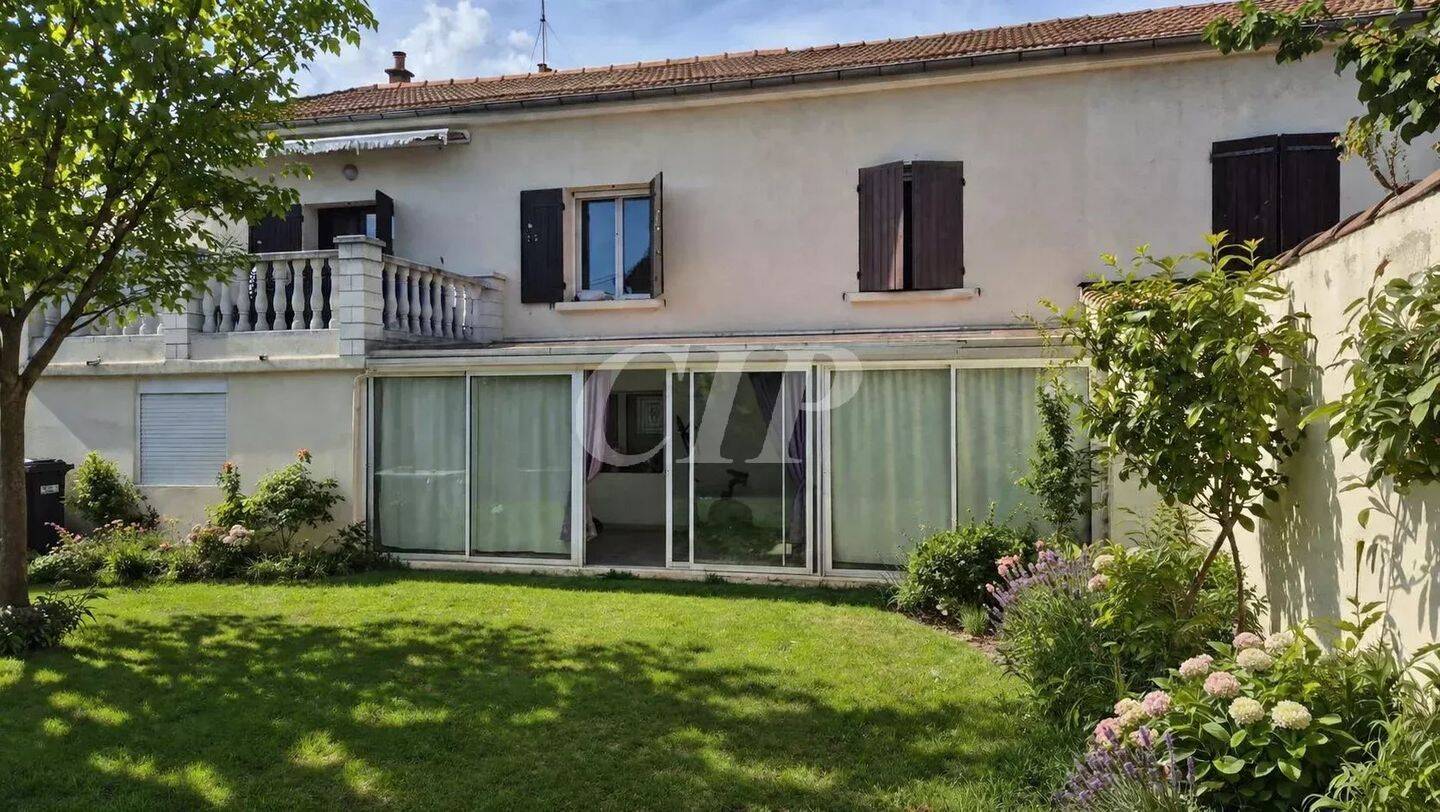 Maison 8 pièces 132 m² · à Avignon · 131,8 m² · 210 000 €