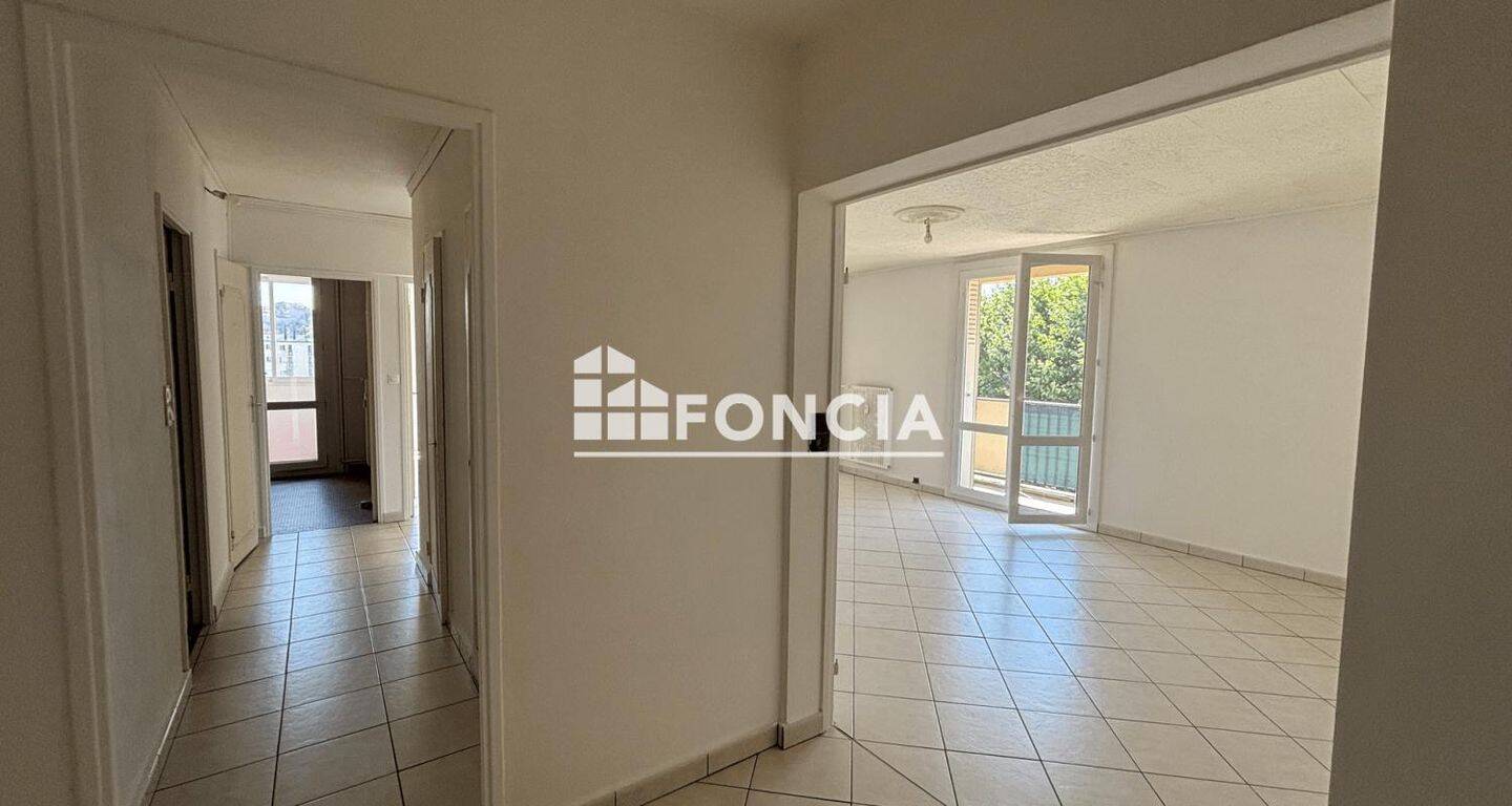 Appartement 4 pièces 86 m² · à Pierrelatte · 86,5 m² · 700 €