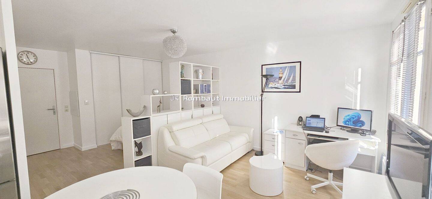 Appartement 1 pièce 35 m² · à Buc · 34,8 m² · 1 050 €/mois