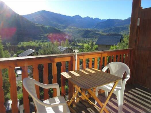 Appartement à louer 450 € 1 pièce 32 m² Étage 2/3 Jausiers 04850