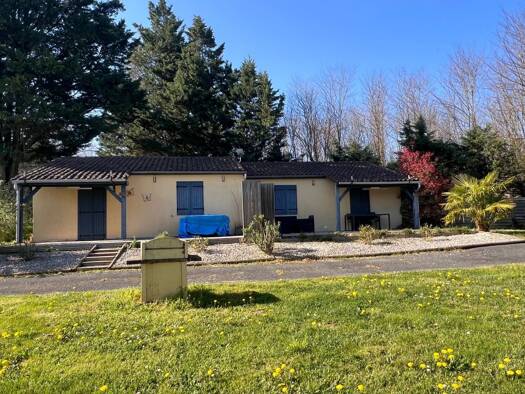 Maison de plain-pied à vendre 190 000 € 6 pièces 4 chambres 80 m² 14 298 m² de terrain Saint-Crépin-et-Carlucet 24590