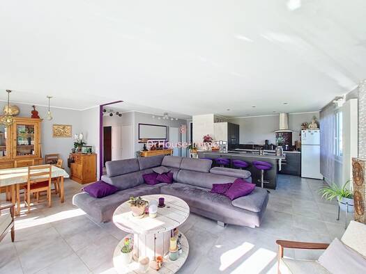 Maison à vendre 351 700 € 6 pièces 5 chambres 150 m² 1 470 m² de terrain Zone Urbanisee Chauray 79180