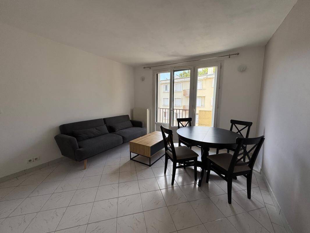 Appartement 3 pièces 45 m² · à Joinville-le-Pont · 45 m² · 1 063 €/mois