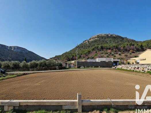 Terrain constructible à vendre 90 000 € 697 m² de terrain Pierrelongue 26170