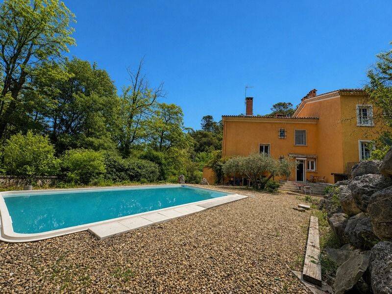 Maison 8 pièces 168 m² · à Alès · 168 m² · 338 000 €