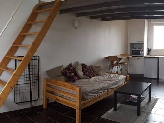 Appartement à louer 950 € 1 pièce 31 m² Étage 2/2 dès le 10/05/2026 Plateau Nanterre 92000