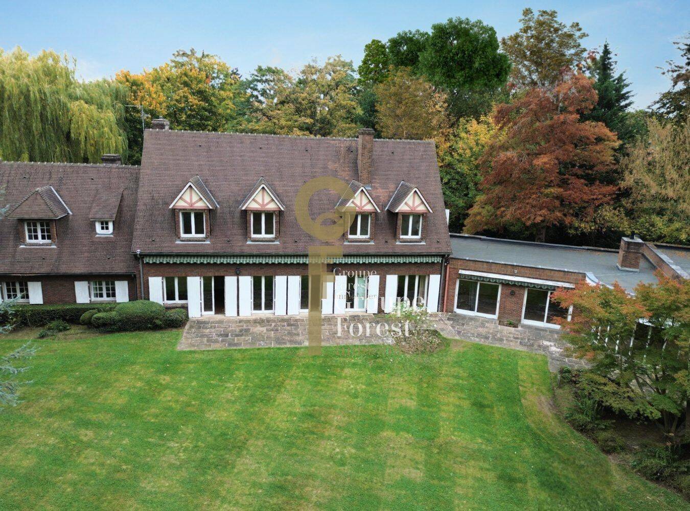 Maison 12 pièces 370 m² · à Croix · 370 m² · 1 664 000 €