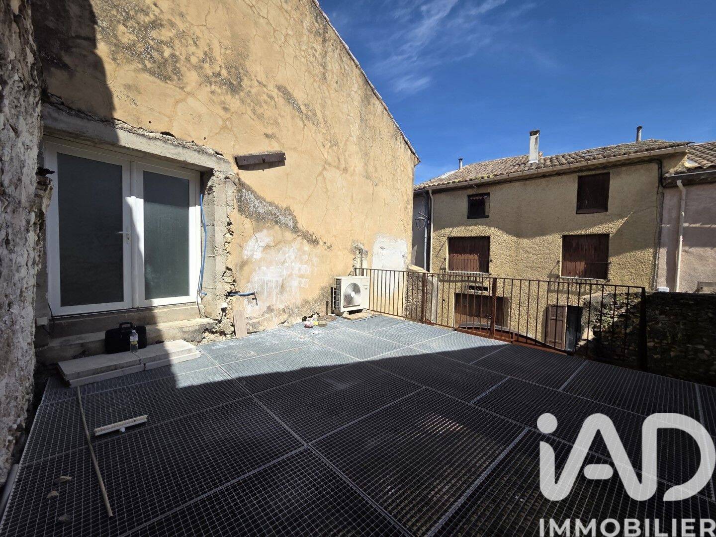 Maison 6 pièces 189 m² · à Saint-Geniès-de-Comolas · 189 m² · 230 000 €