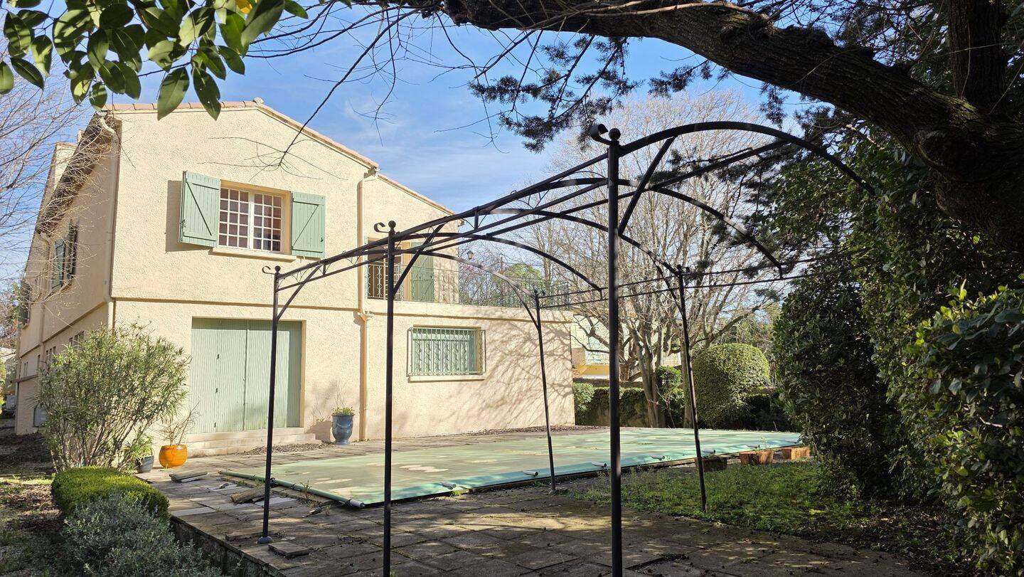 Maison 12 pièces 265 m² · à Nîmes · 265 m² · 550 000 €