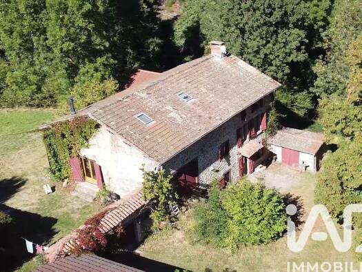 Villa à vendre 399 500 € 13 pièces 6 chambres 367 m² 18 486 m² de terrain Saint-Ferréol-des-Côtes 63600