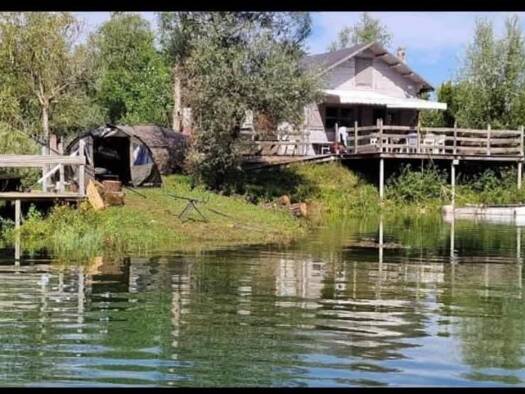 Propriété de loisirs à vendre 219 000 € 28 400 m² de terrain Vouarces 51260