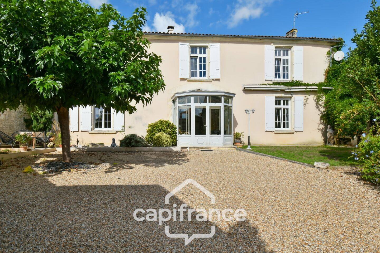 Maison 10 pièces 268 m² · à Bignay · 268 m² · 349 000 €