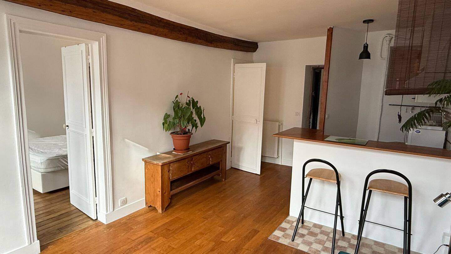 Appartement 2 pièces 37 m² · à Paris 10ème Arrondissement · 36,6 m² · 1 440 €/mois