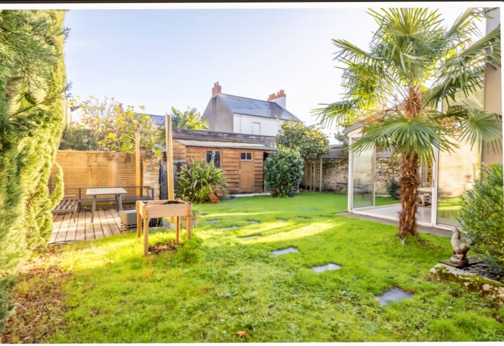 Maison 8 pièces 240 m² · à Nantes · 240 m² · 2 320 €