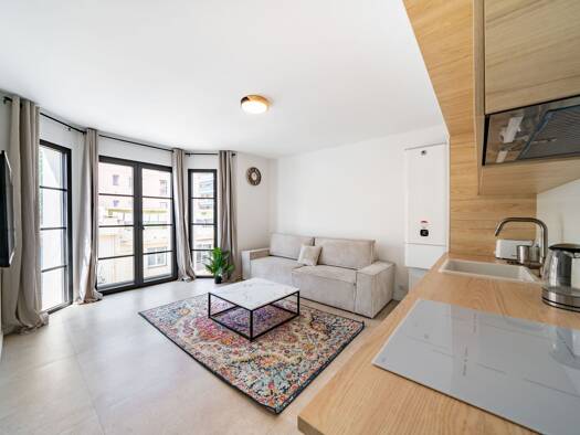 Appartement à louer 1 300 € 2 pièces 1 chambre 40 m² Étage 1/2 Gabelle-Courcettes-Les Clos Vallauris 06220