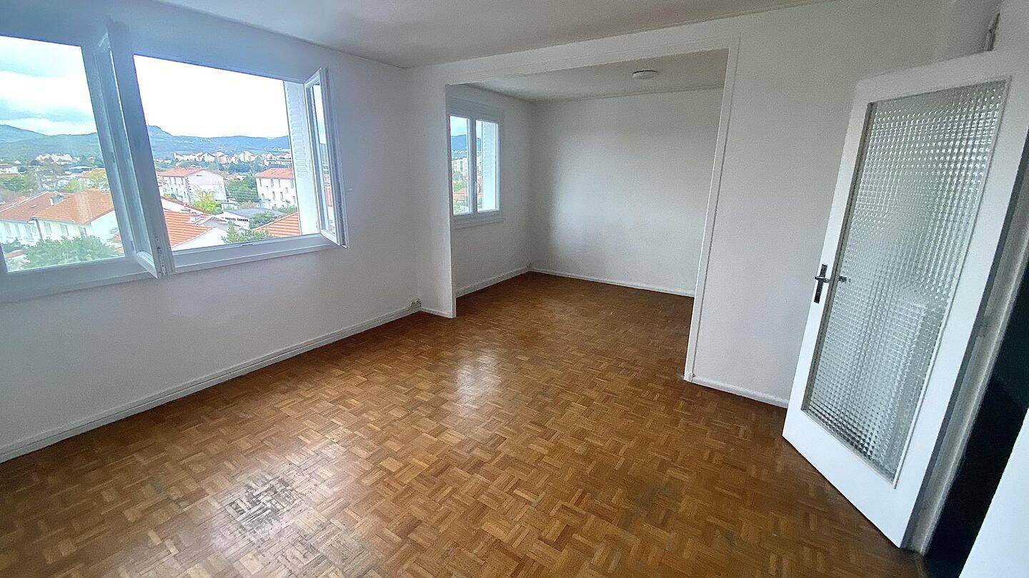Appartement 1 pièce 68 m² · à Clermont-Ferrand · 67,6 m² · 713 €