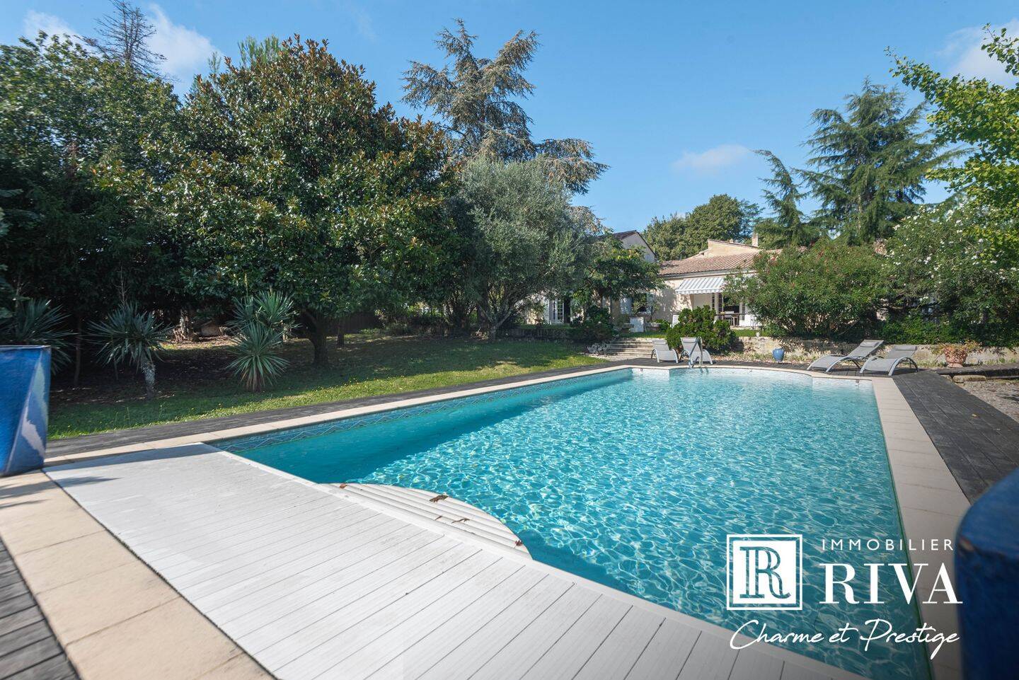 Maison 9 pièces 226 m² · à Latresne · 226 m² · 448 000 €