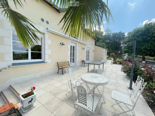 Maison à vendre 322 388 € 6 pièces 3 chambres 159 m² 5 234 m² de terrain Saumur 49400