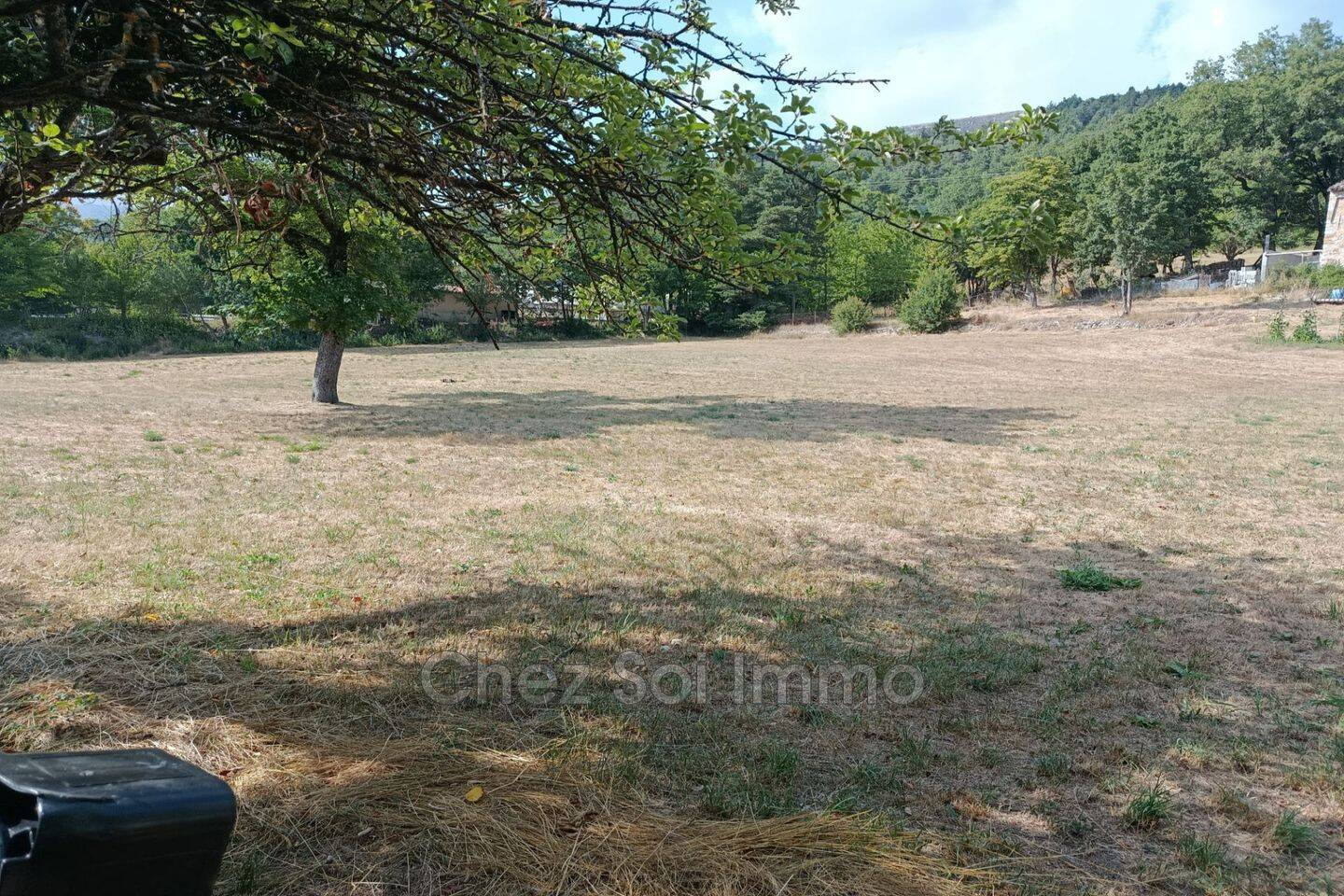 Terrain de 850 m² à Peyroules - photo 2